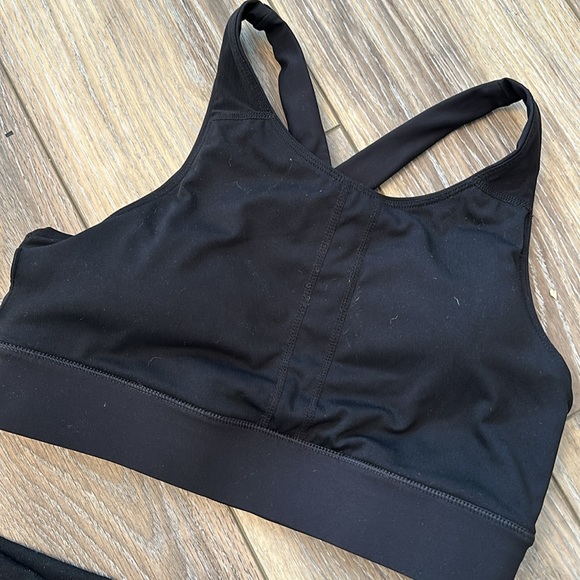 NWOT Fabletics Black Workout Set, Size Small - Picture 2 of 3
